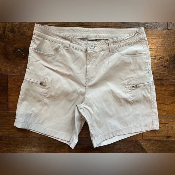Eddie Bauer Women's Casual Light Khaki Shorts- size 12 - Picture 1 of 4